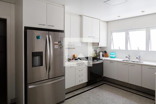 Cozinha de casa à venda com 5 quartos, 600m² em Pacaembu, São Paulo