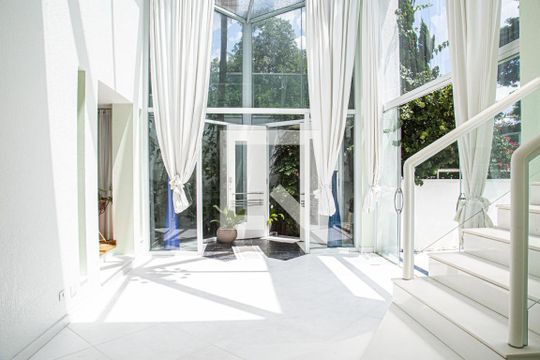 Sala de casa à venda com 5 quartos, 600m² em Pacaembu, São Paulo