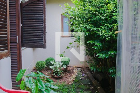 Área verde de casa à venda com 2 quartos, 179m² em Santa Maria, Santo André