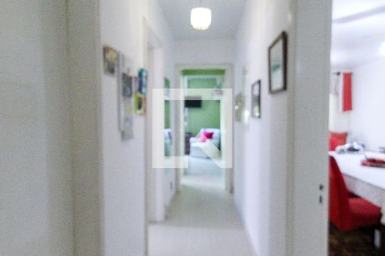 Corredor de apartamento à venda com 3 quartos, 107m² em Santana, Porto Alegre