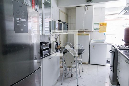 Cozinha de apartamento à venda com 3 quartos, 107m² em Santana, Porto Alegre