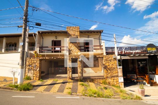 Fachada de casa à venda com 4 quartos, 351m² em Vila Nogueira, Campinas