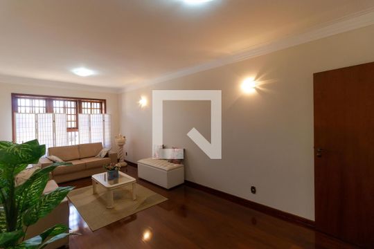 Casa à venda com 4 quartos, 351m² em Vila Nogueira, Campinas