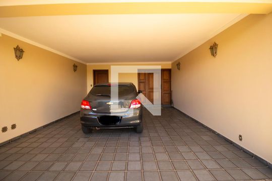Garagem de casa à venda com 4 quartos, 351m² em Vila Nogueira, Campinas