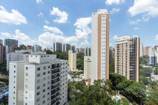 Vista da Varanda da Sala 1 de apartamento para alugar com 4 quartos, 233m² em Vila Suzana, São Paulo