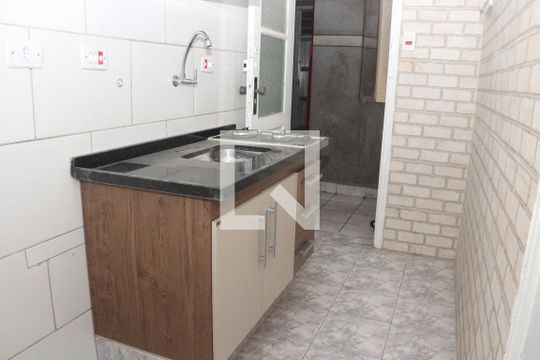 Cozinha de apartamento para alugar com 1 quarto, 21m² em Itararé, São Vicente