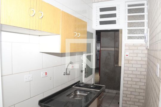Cozinha de apartamento para alugar com 1 quarto, 21m² em Itararé, São Vicente