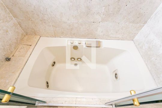 Banheira do Banheiro da Suíte de apartamento à venda com 1 quarto, 82m² em Jardim Paulista, São Paulo