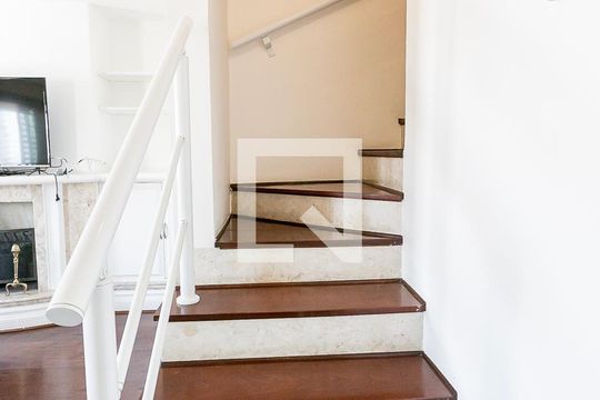 Escada de apartamento à venda com 1 quarto, 82m² em Jardim Paulista, São Paulo