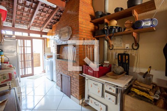Churrasqueira de casa à venda com 4 quartos, 252m² em Sarandi, Porto Alegre