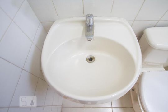 Detalhe Banheiro de apartamento para alugar com 2 quartos, 54m² em Jardim Mirante, São Paulo