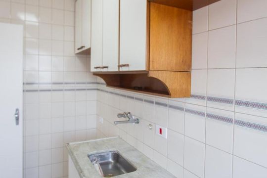 Cozinha de apartamento para alugar com 2 quartos, 54m² em Jardim Mirante, São Paulo