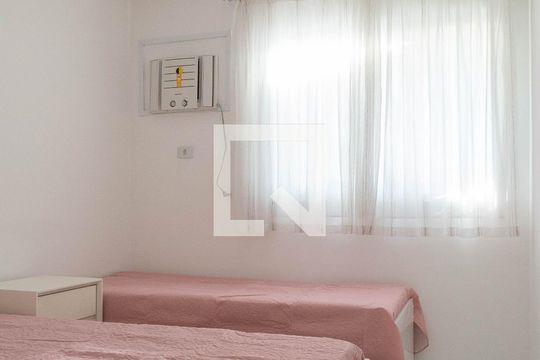 Quarto de apartamento para alugar com 2 quartos, 60m² em Recreio dos Bandeirantes, Rio de Janeiro