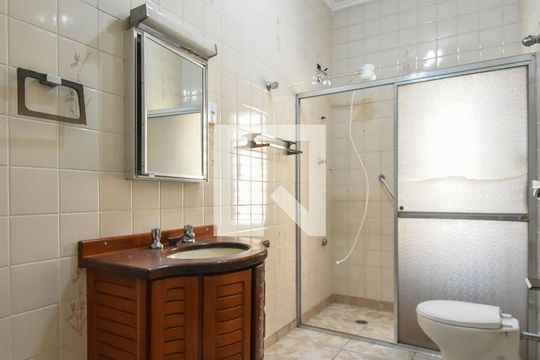 Banheiro de casa para alugar com 2 quartos, 250m² em Campo Belo, São Paulo