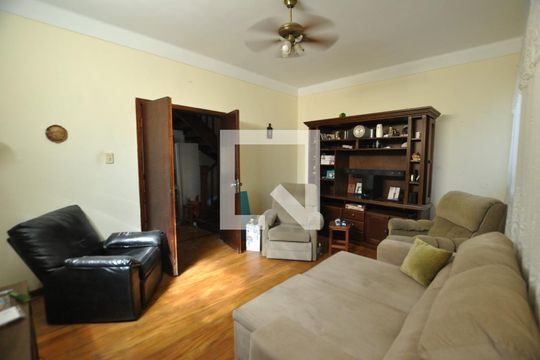 Sala de casa à venda com 4 quartos, 250m² em Cambuci, São Paulo