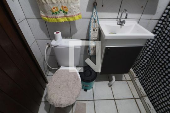 Banheiro de casa à venda com 2 quartos, 60m² em Harmonia, Canoas