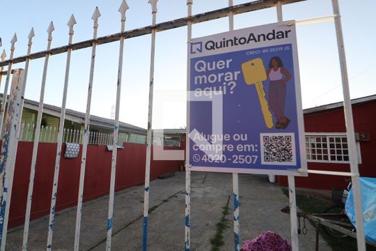 Fachada + Placa de casa à venda com 2 quartos, 60m² em Harmonia, Canoas