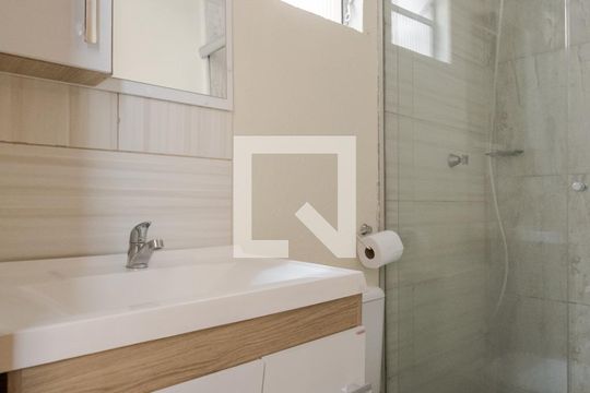 Banheiro de apartamento à venda com 2 quartos, 50m² em Jardim Leopoldina, Porto Alegre
