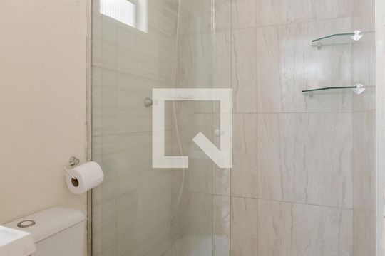 Banheiro de apartamento à venda com 2 quartos, 50m² em Jardim Leopoldina, Porto Alegre