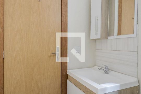 Banheiro de apartamento à venda com 2 quartos, 50m² em Jardim Leopoldina, Porto Alegre
