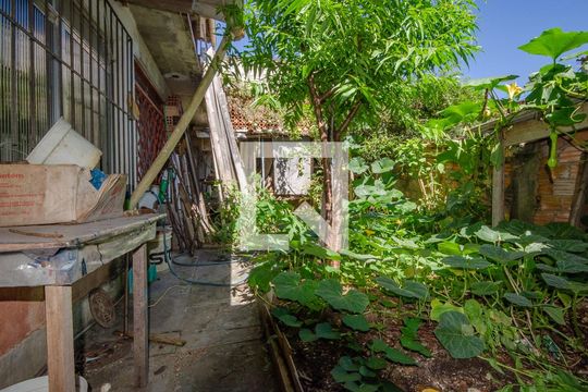 Quintal de casa à venda com 4 quartos, 180m² em Vila Nova, Porto Alegre