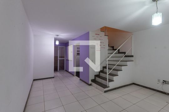 Sala de casa para alugar com 2 quartos, 65m² em Jacarepaguá, Rio de Janeiro