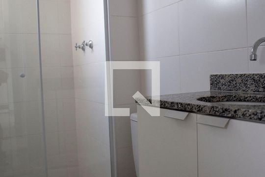 Banheiro de apartamento à venda com 3 quartos, 56m² em Centro, Diadema