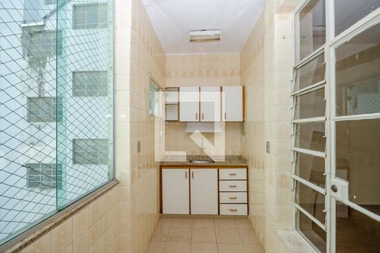 Cozinha de apartamento para alugar com 1 quarto, 50m² em Centro, Belo Horizonte