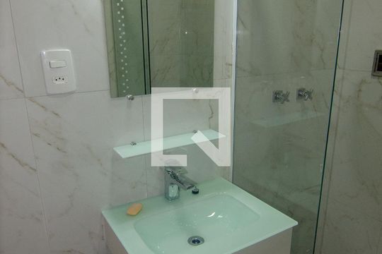 Banheiro de apartamento para alugar com 1 quarto, 40m² em Copacabana, Rio de Janeiro