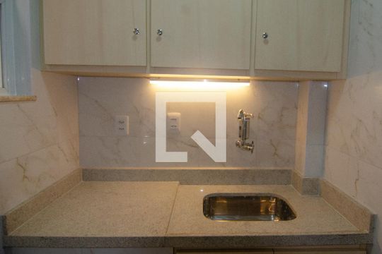Cozinha de apartamento para alugar com 1 quarto, 40m² em Copacabana, Rio de Janeiro