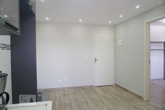 Sala/Cozinha de apartamento para alugar com 2 quartos, 40m² em Vila Nhocune, São Paulo