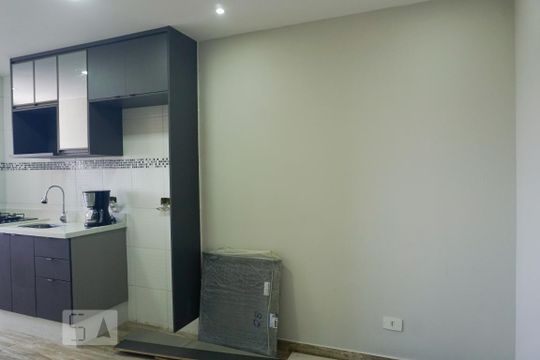 Sala/Cozinha de apartamento para alugar com 2 quartos, 40m² em Vila Nhocune, São Paulo
