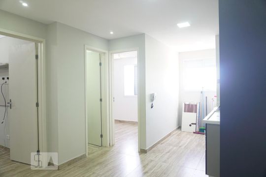 Sala/Cozinha de apartamento para alugar com 2 quartos, 40m² em Vila Nhocune, São Paulo