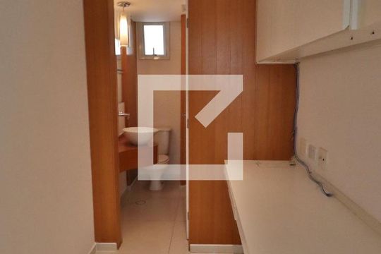 Corredor de apartamento para alugar com 3 quartos, 93m² em Pinheiros, São Paulo