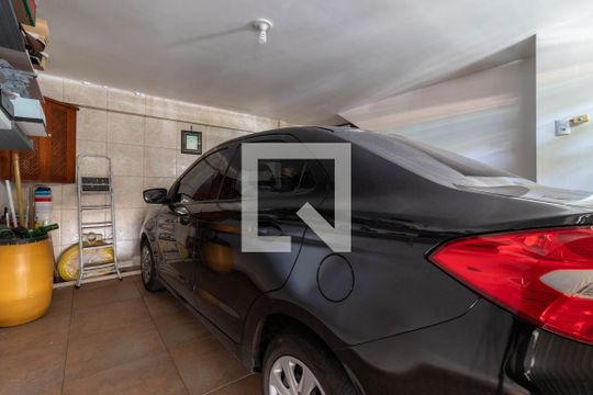 Garagem de casa à venda com 3 quartos, 130m² em Moinho Velho, São Paulo