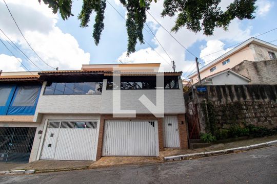 Fachada de casa à venda com 3 quartos, 130m² em Moinho Velho, São Paulo