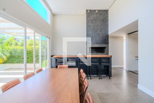 Sala de casa de condomínio à venda com 3 quartos, 250m² em Vila Nova, Porto Alegre