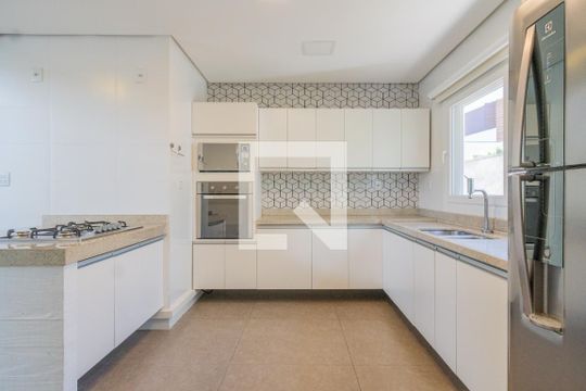 Cozinha de casa de condomínio à venda com 3 quartos, 250m² em Vila Nova, Porto Alegre