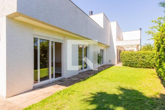 Quintal de casa de condomínio à venda com 3 quartos, 250m² em Vila Nova, Porto Alegre