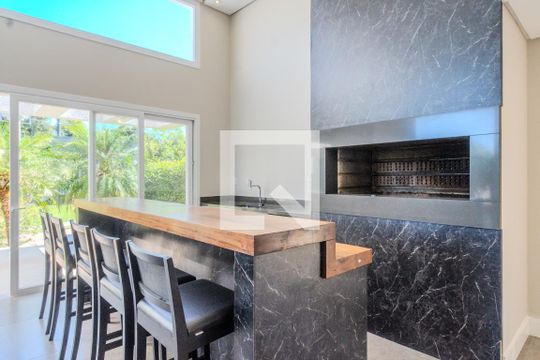 Sala de casa de condomínio à venda com 3 quartos, 250m² em Vila Nova, Porto Alegre