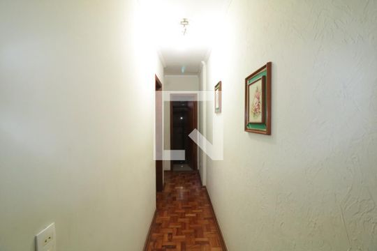 Corredor de acesso aos dormitorios de casa à venda com 3 quartos, 95m² em Vila Regente Feijó, São Paulo