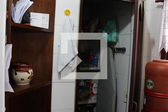 Dispensa de casa à venda com 5 quartos, 160m² em Vila Nogueira, Diadema