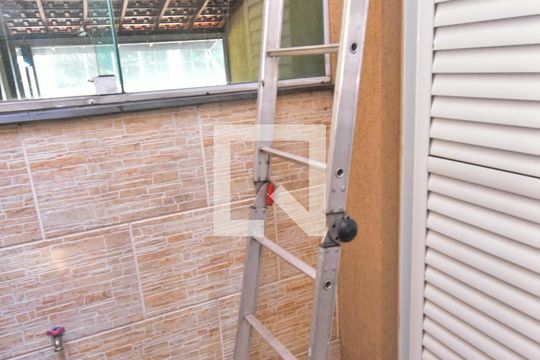 Sacada de casa à venda com 4 quartos, 300m² em Parque São Lucas, São Paulo