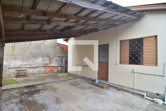 Garagem de casa à venda com 2 quartos, 55m² em Rio Branco, Canoas