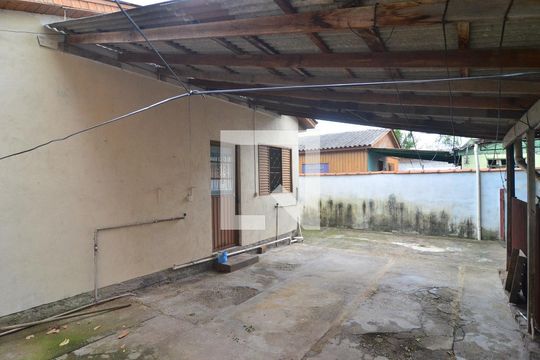 Garagem de casa à venda com 2 quartos, 55m² em Rio Branco, Canoas