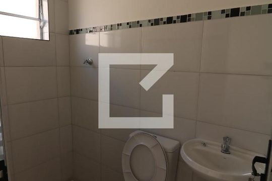 Banheiro de kitnet/studio para alugar com 1 quarto, 42m² em Quinta da Paineira, São Paulo
