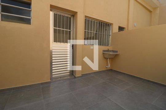 Detalhe da area de serviço de kitnet/studio para alugar com 1 quarto, 42m² em Quinta da Paineira, São Paulo