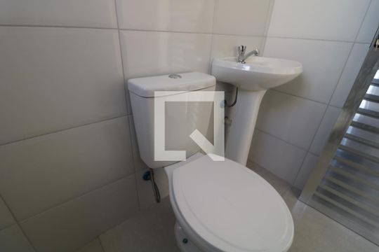 Banheiro de kitnet/studio para alugar com 1 quarto, 42m² em Quinta da Paineira, São Paulo