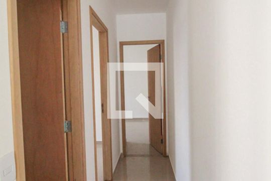 Corredor de apartamento para alugar com 2 quartos, 40m² em Santa Teresinha, São Paulo