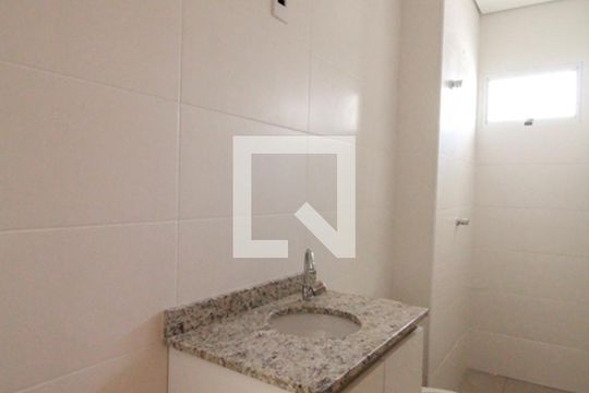 Banheiro de apartamento para alugar com 2 quartos, 40m² em Santa Teresinha, São Paulo